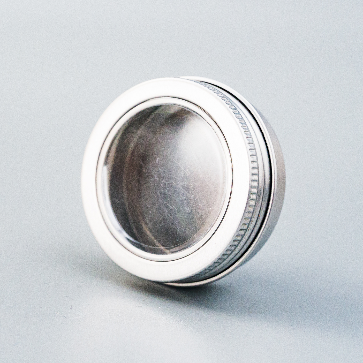 dried flower tin container